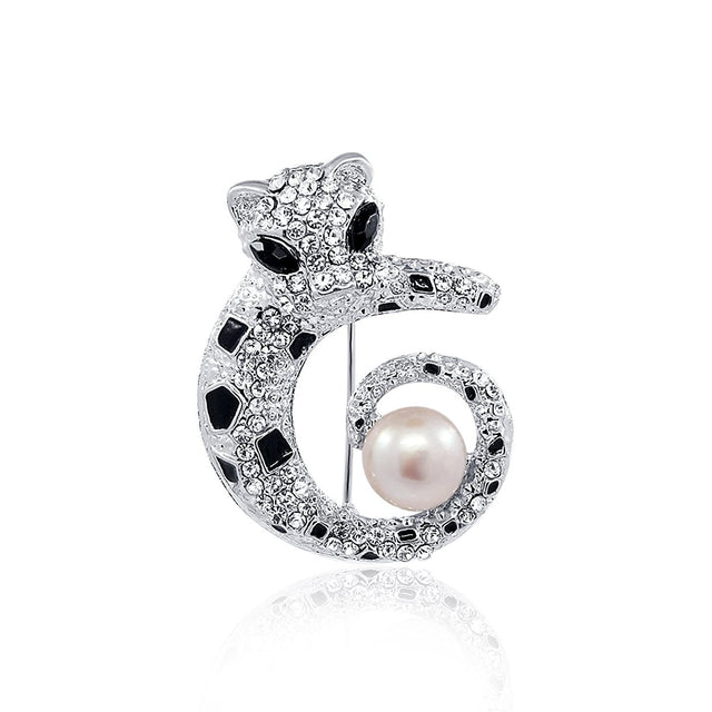 PANTHΓRE Lavender Freshwater Pearl Brooch with Rhinestones